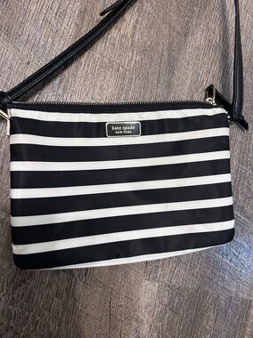 Kate Spade New York

DAWN TRIPLE GUSSET CROSSBODY